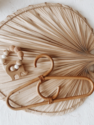 Kinderkleiderbügel Rattan